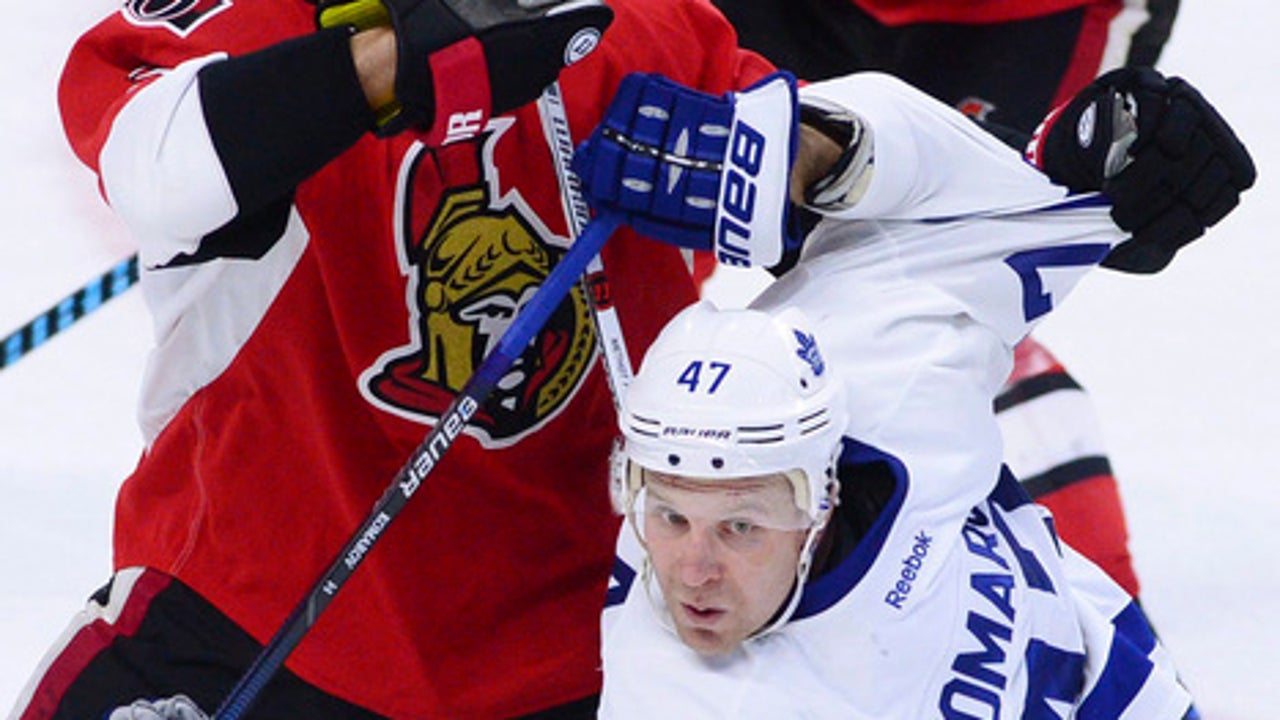 Maple Leafs' Matthews has modern record 4 goals in NHL debut